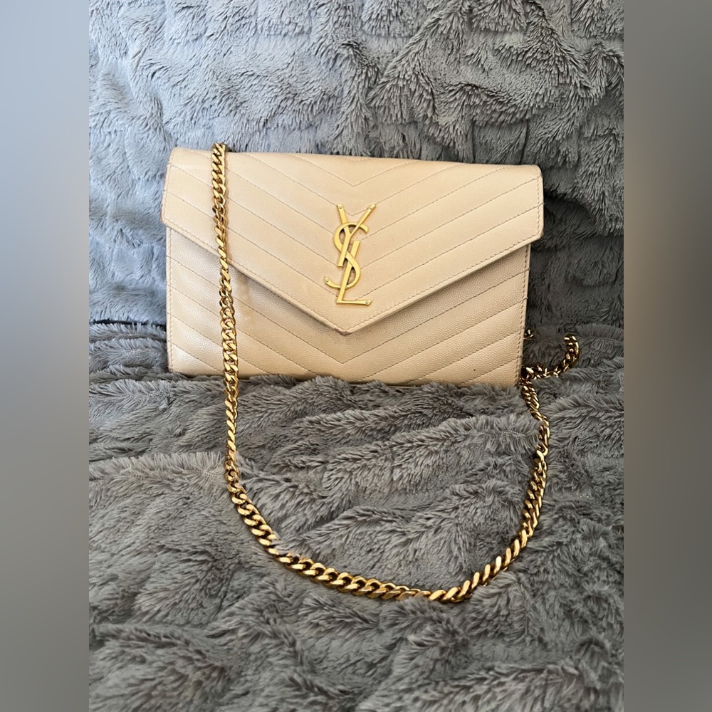 CASSANDRE MATELASSÉ CHAIN WALLET IN GRAIN DE POUDRE EMBOSSED LEATHER